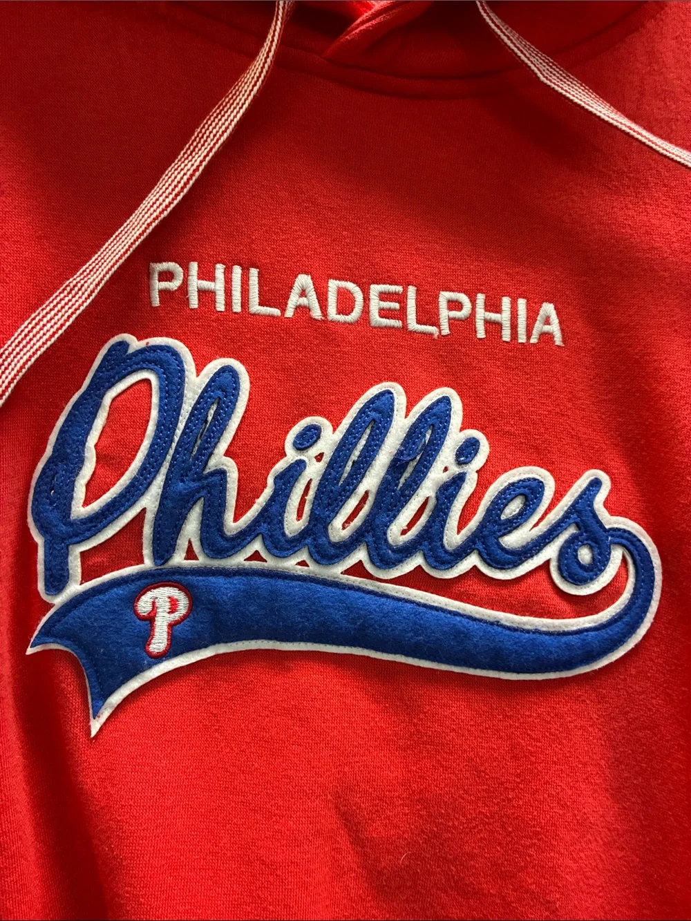Genuine Merchandise Philadelphia Phillies Red Crewneck Hoodie